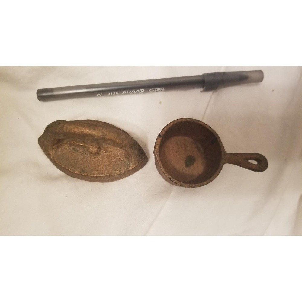 Miniature Set Copper Tone Antique Cast Metal Sad Iron and Saucepan - Picture 4 of 4